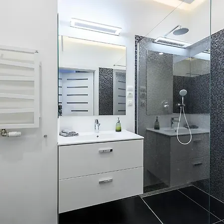 Centre Point Ilumino Apartment *