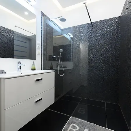 Apartman Centre Point Ilumino By Lovlodzapartments *