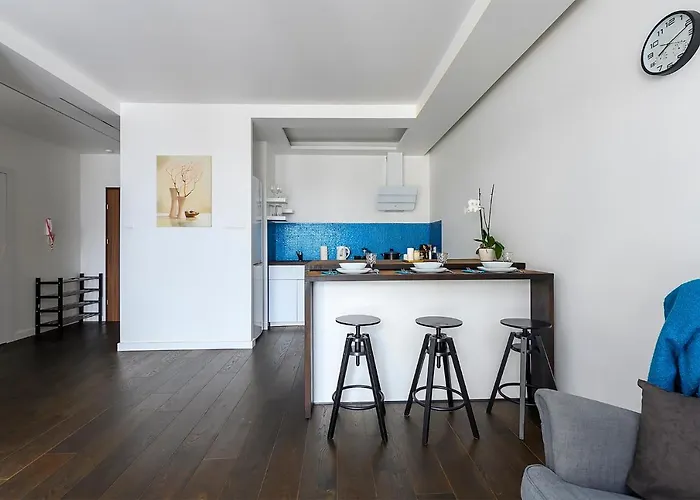 Centre Point Ilumino By Lovlodzapartments *